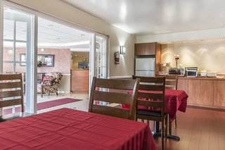 Econo Lodge Orillia,Ontario>>Barrie - Orillia,3 star