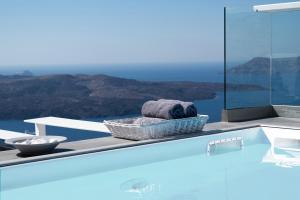 Thireas Hotel,Megalochori>>Fira,4 star