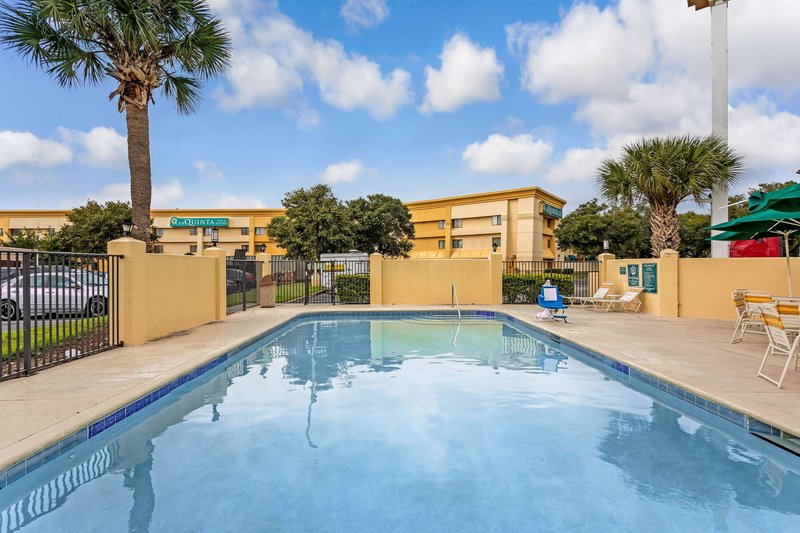 la quinta inn and suites by wyndham orlando south