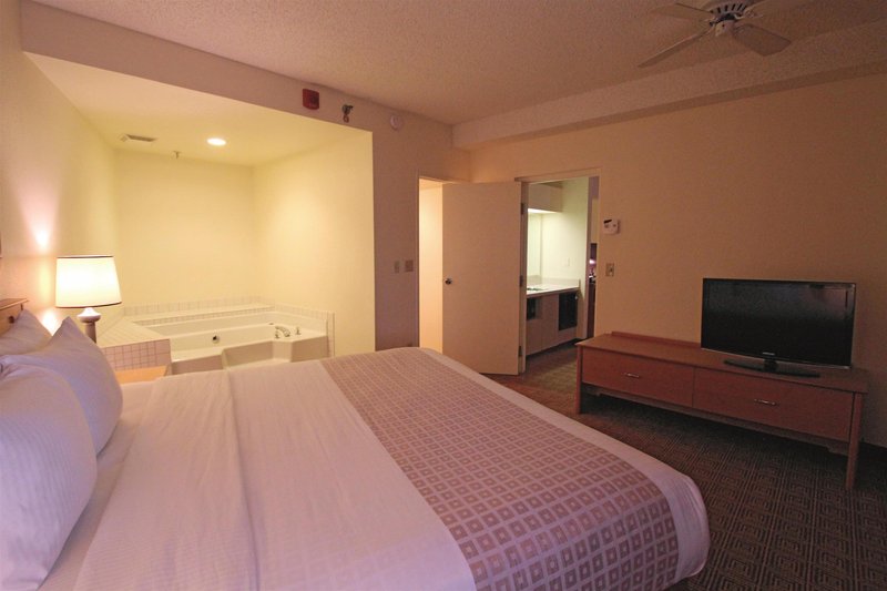 la quinta inn and suites by wyndham orlando south