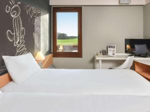 ibis charleroi airport brussels south
