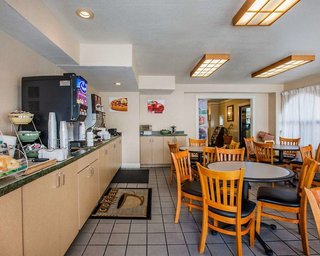 Quality Inn Redding Near I-5,Shasta>>Redding,3 star