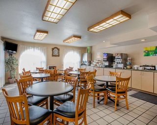 Quality Inn Redding Near I-5,Shasta>>Redding,3 star