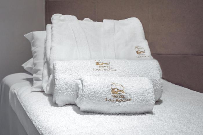 hotel las rocas