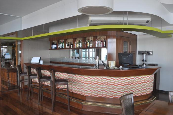 hotel las rocas