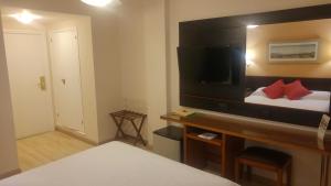 hotel las rocas