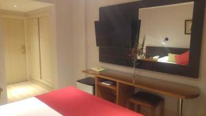 hotel las rocas