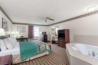 Days Inn & Suites By Wyndham Huntsville,Huntsville>>Decatur,2 star