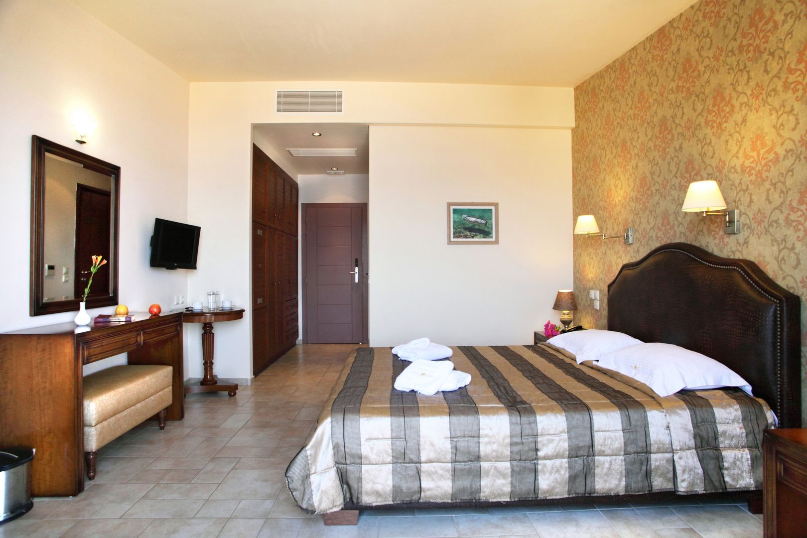 tesoro hotel