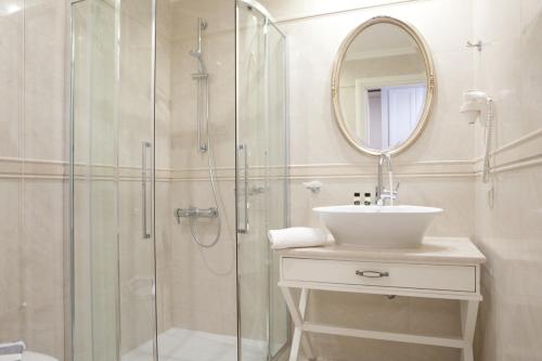 royal nidri hotel and apartments