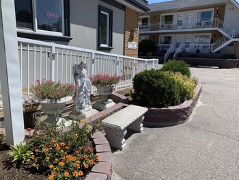 sword motor inn