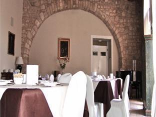 s martin hotel