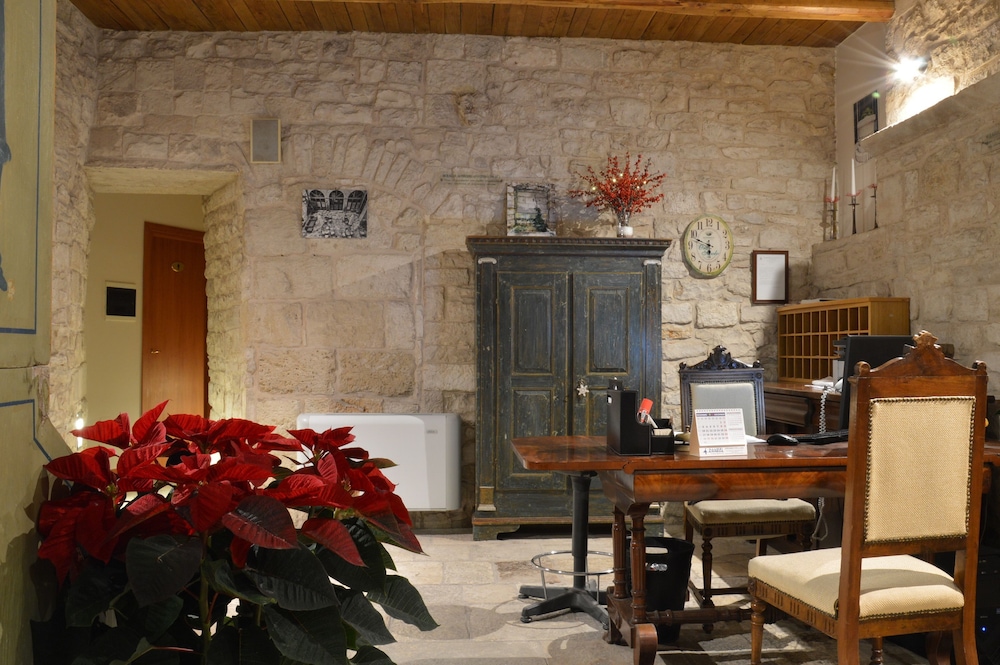 s martin hotel