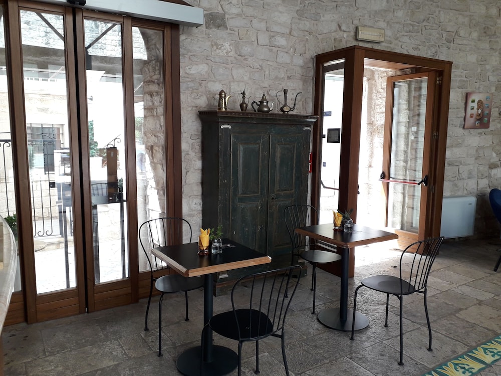 s martin hotel