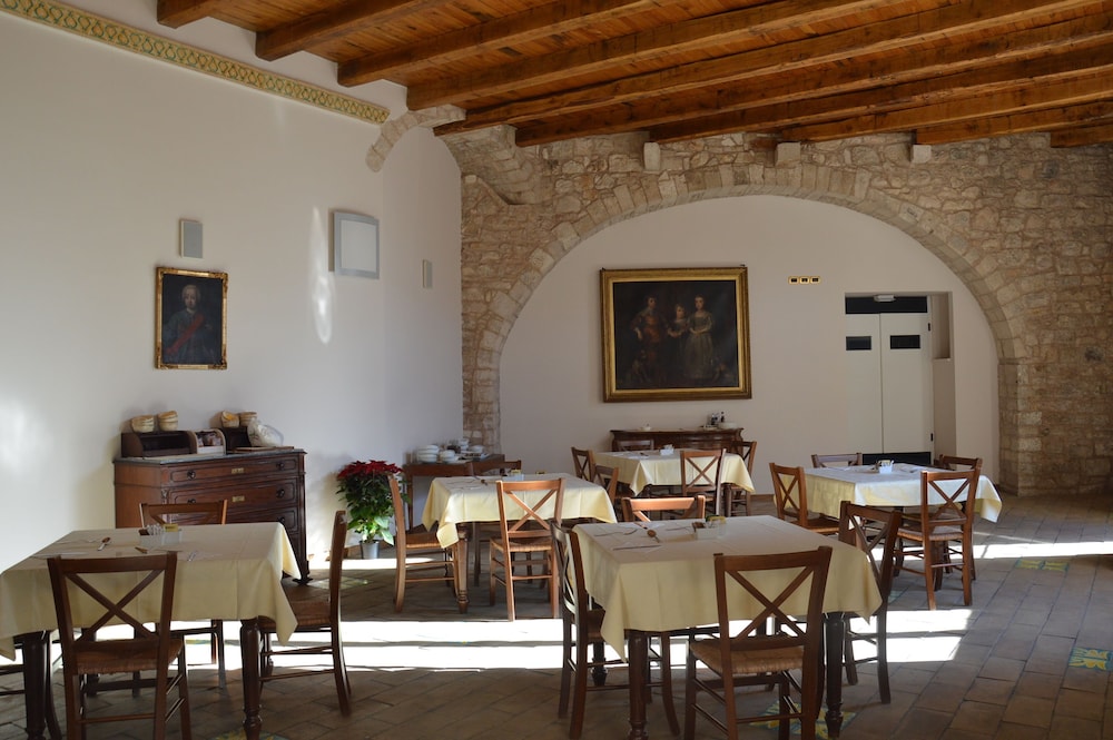 s martin hotel