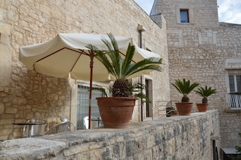 s martin hotel