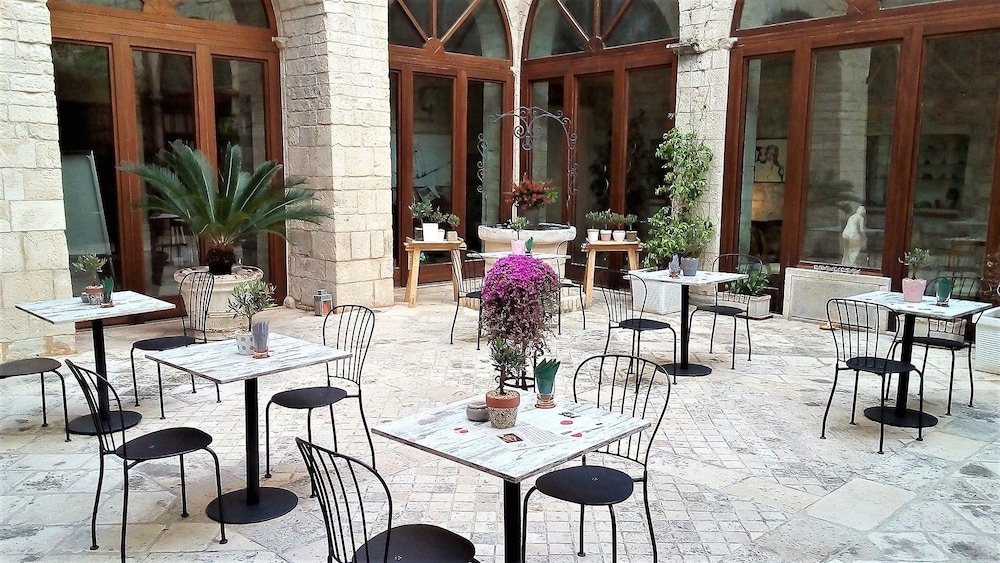 s martin hotel