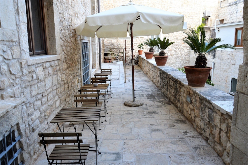 s martin hotel
