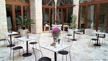 s martin hotel