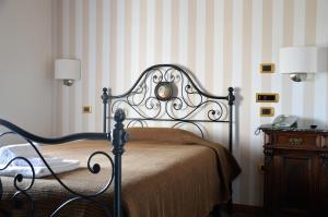 s martin hotel