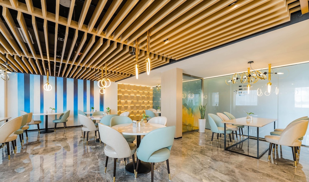 atour hotel international trade city yiwu