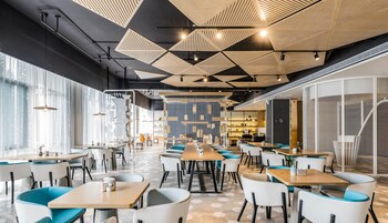 atour hotel international trade city yiwu