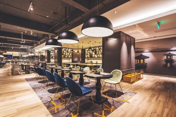 atour hotel international trade city yiwu
