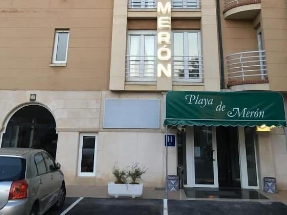 hotel playa de meron