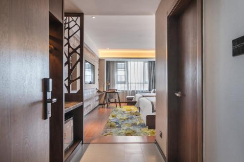 gem hotel luoyang longmen high speed railway station univerisity town