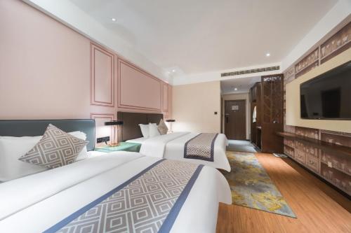 gem hotel luoyang longmen high speed railway station univerisity town