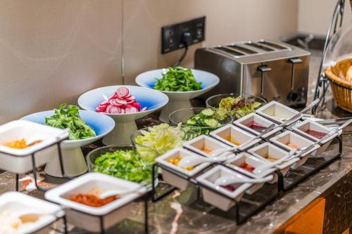 gem hotel luoyang longmen high speed railway station univerisity town