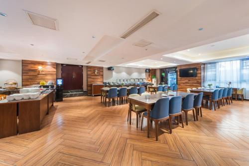 gem hotel luoyang longmen high speed railway station univerisity town