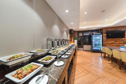 gem hotel luoyang longmen high speed railway station univerisity town