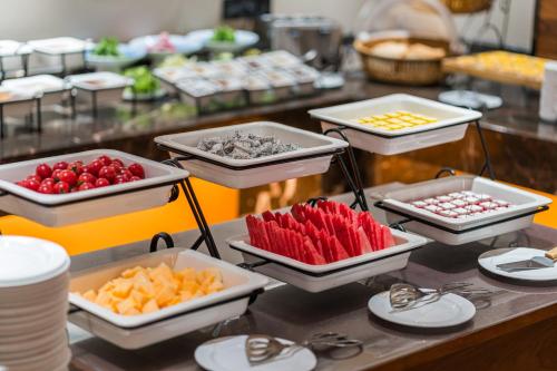 gem hotel luoyang longmen high speed railway station univerisity town