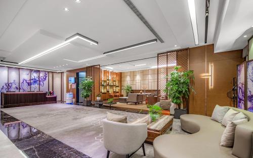 metropolo hotel xuzhou railway station jinlong lake metro station