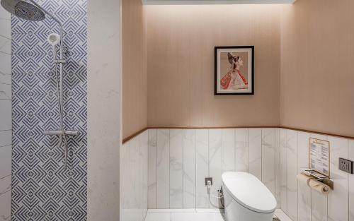 metropolo hotel xuzhou railway station jinlong lake metro station