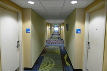 holiday inn express and suites milford by ihg