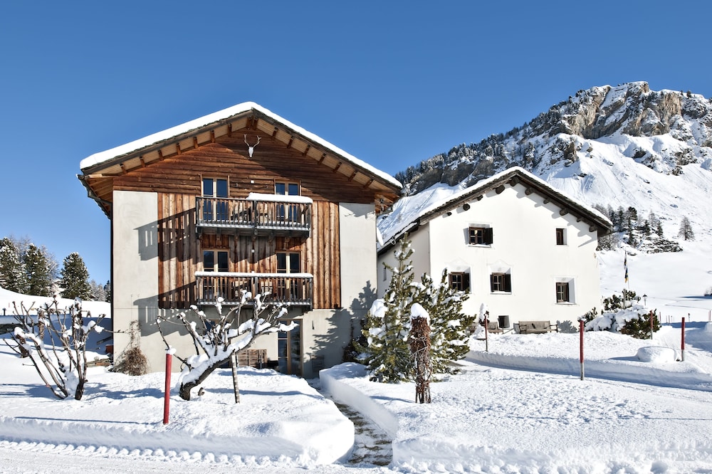 hotel chesa pool val fex