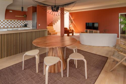 the charming by curt suites