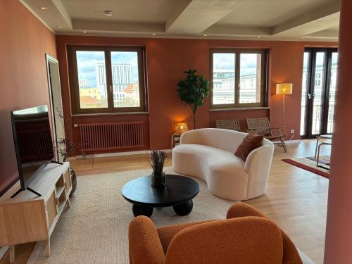 the charming by curt suites