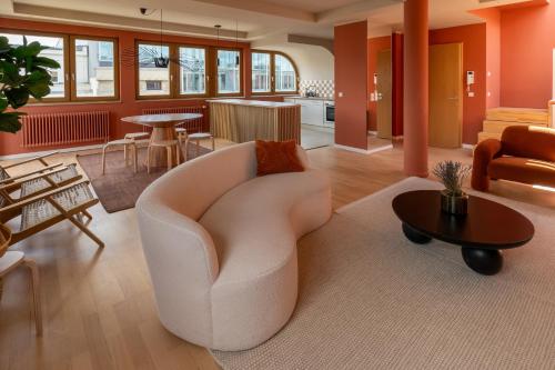 the charming by curt suites