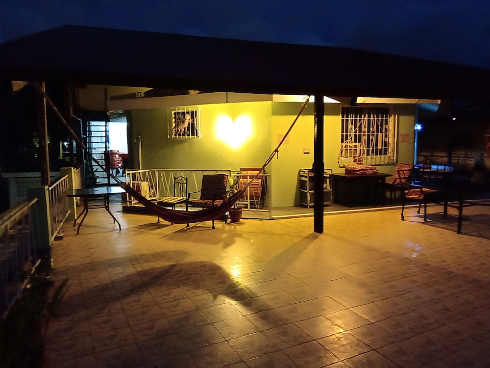 the red hut inn