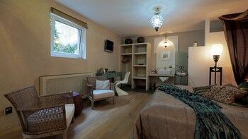 the rooms bed and breakfast