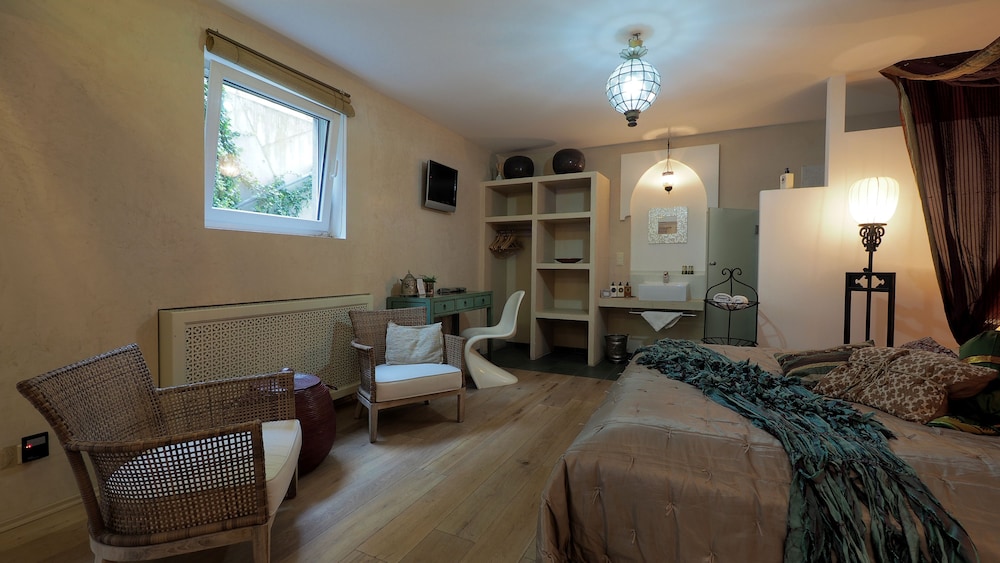 the rooms bed and breakfast