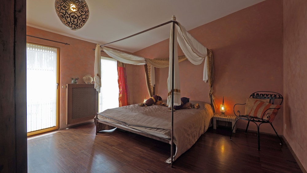 the rooms bed and breakfast