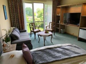 Hotel Burg Wassenberg,Cologne>>Aachen,4 star