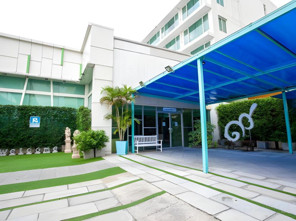 riverside bangkok hotel