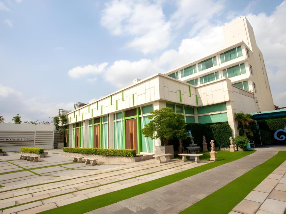 riverside bangkok hotel