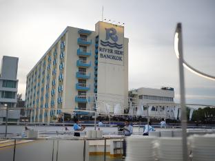 riverside bangkok hotel