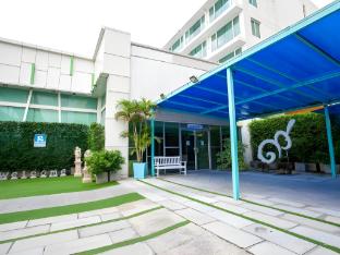 riverside bangkok hotel